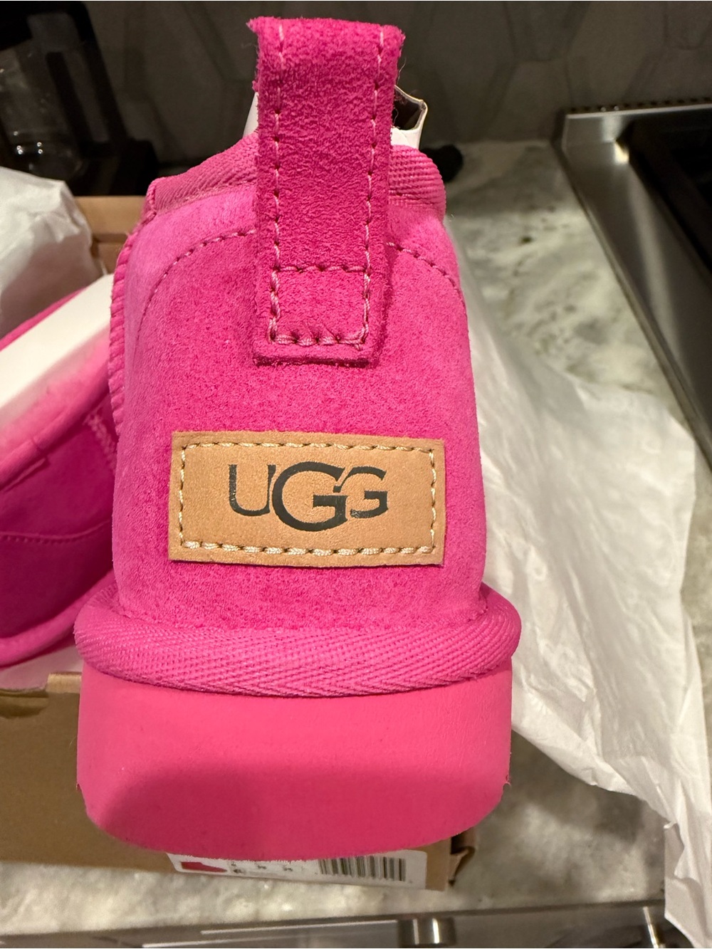 UGG Classic Ultra Mini Boot in Dark Peony Size 8 Women’s - Picture 3 of 7